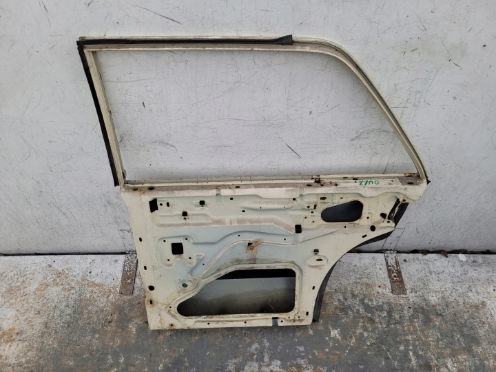фото №15, Mercedes w114 w115 дверь правая задние зад
