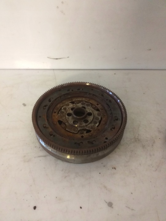 фото №1, Колесо маховики автомат vw t6 2,0tdi 04l105266aa