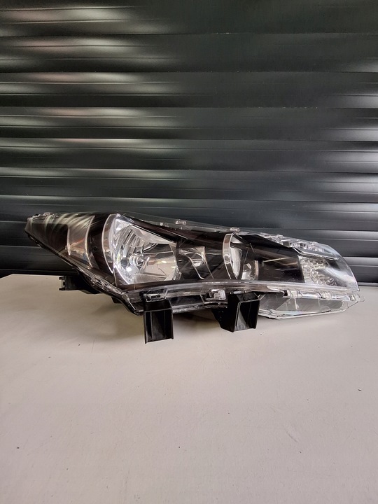 фото №1, Toyota corolla e16 | фара правые лампа перед led европа 81130-02e71-00