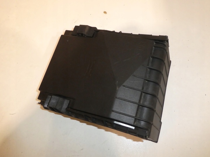 фото №1, Крышка коробка предохранителей 1k0937132f vw skoda