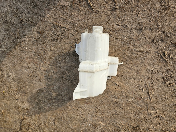 фото №1, Toyota rav4 v бачок склоомивача