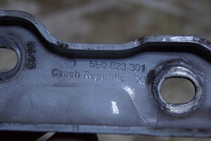 фото №8, Петля капота левый skoda octavia iii 5e0823301