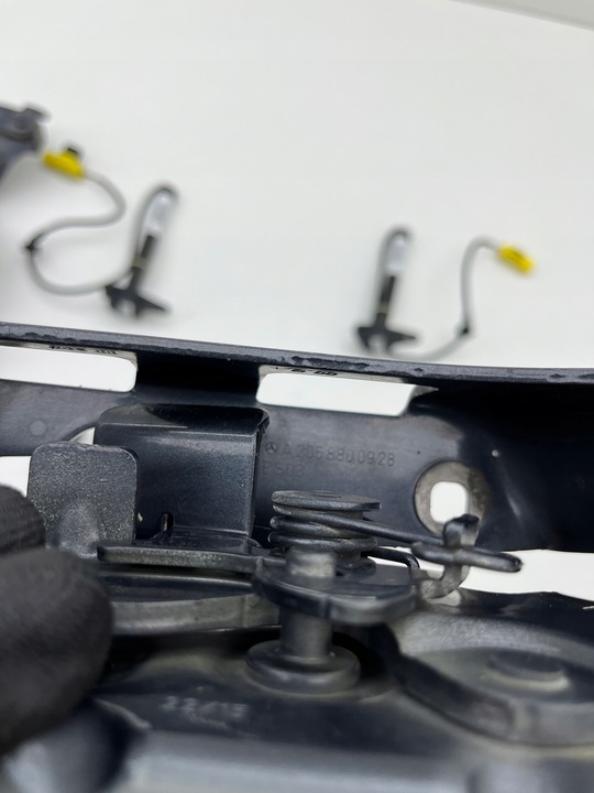 фото №11, Mercedes w205 петлі капота патрони l+p комплект kolor-755 a2058800828