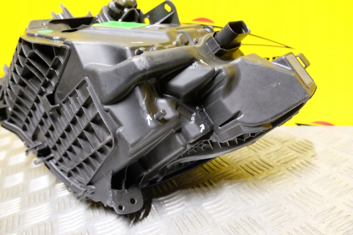 фото №13, Volvo c40 xc40 рестайлінг 2022-2023 фара лампа pixel технологія права usa