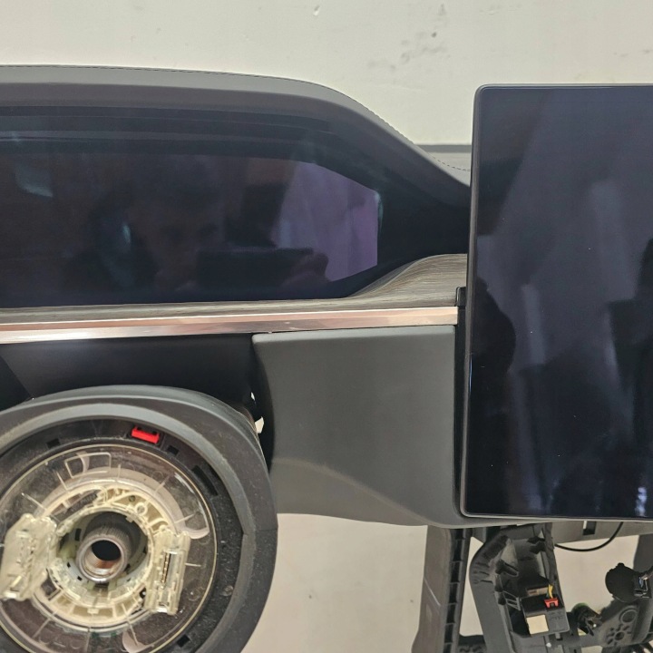 фото №13, Торпедо консоль роздавальна tesla модель s plaid