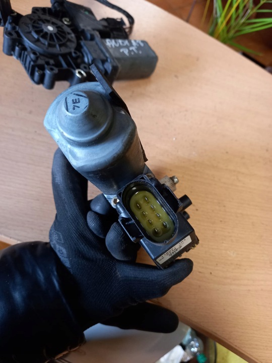 фото №7, Моторчик подъемника правые, левый зад audi a8 d2