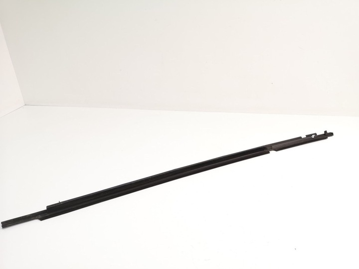 фото №5, Toyota verso 2009 планка скла задньої