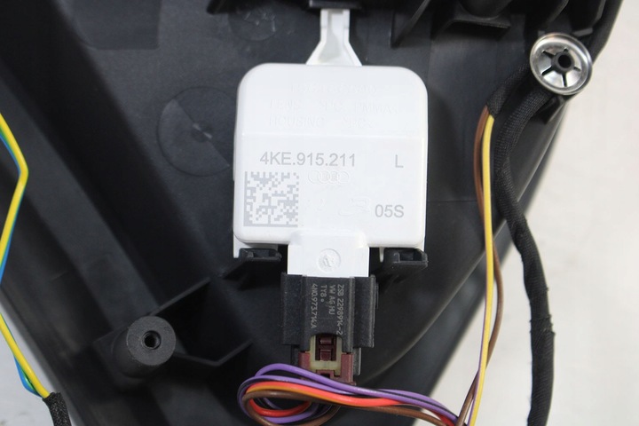 фото №9, Audi e-tron крышка розетка гнездо зарядки 4ke810001 4ke810393 4ke810774