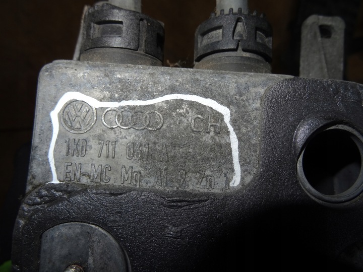 фото №9, Audi a3 8p jetta 2.0 домкрат коробки передач 1k0711049