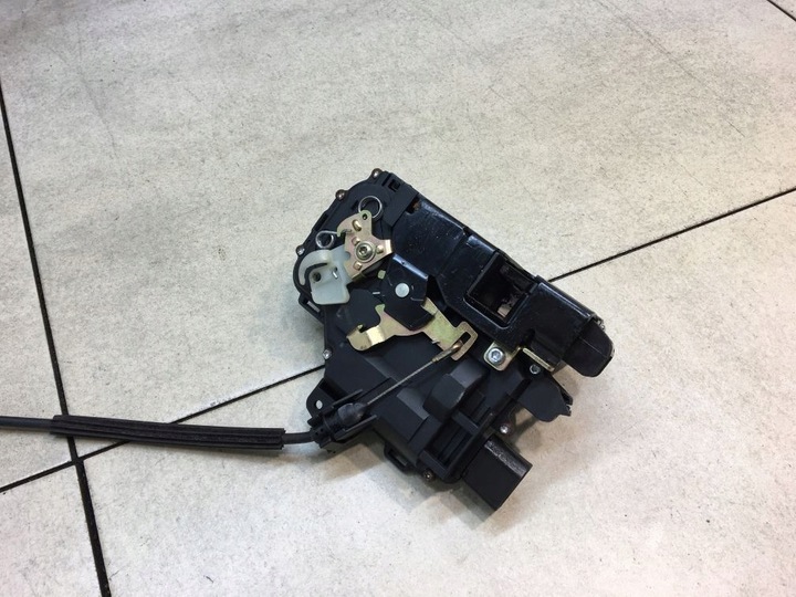 фото №5, Замок дверь правые перед passat b5 рестайлинг 8 pin 3b1837016a