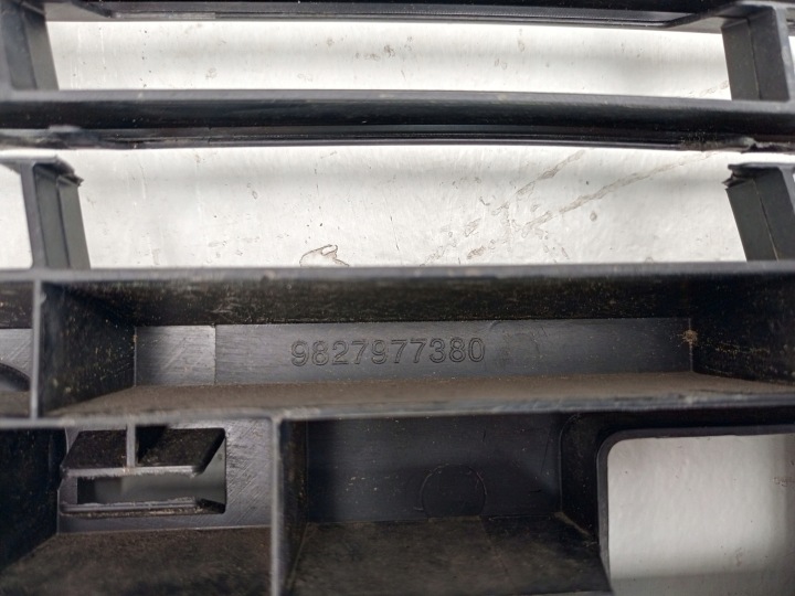 фото №10, Peugeot 308 iii t10 2021- решётка средняя бампера перед 9827977380 ÷