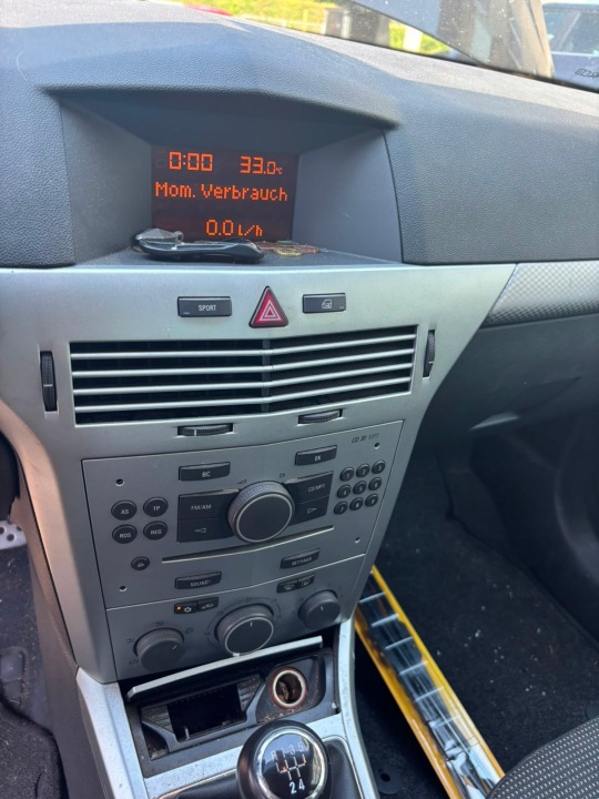 фото №8, Капот крышка двигателя перед opel astra h 2006 год 1.6 benz z20r