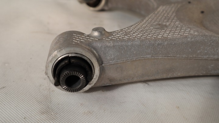 фото №5, Volvo v60 ii 2.0 t6 plug in гибрид рычаг правые зад 32292408