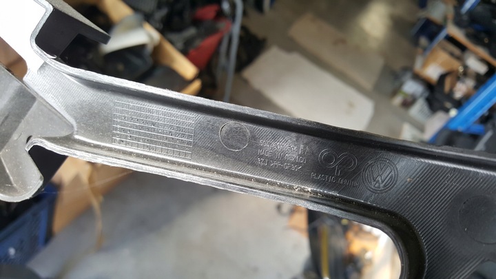 фото №9, Ползун бампера правые зад vw beetle 5c5807394h демонтаж