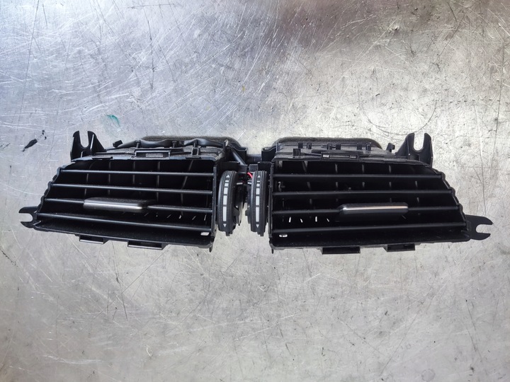 фото №1, Mercedes w204 решётка воздуховод средняя a2048308454