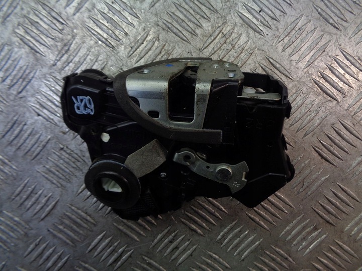 фото №2, Замок двері правий перед toyota avensis t25
