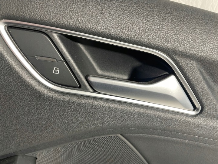 фото №9, Audi a3 s3 8v sedan дверная карта (обшивка) правая зад bang&olufsen 8v5971693a