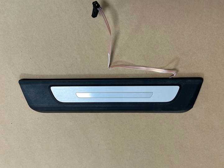 фото №1, Audi q7 q8 планка порогова зад права led 4m0947418