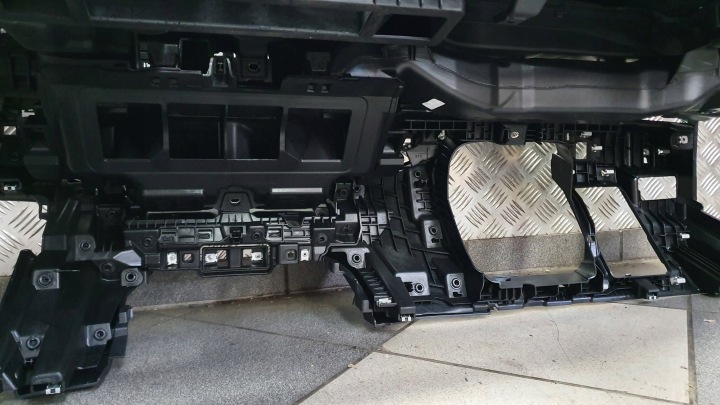 фото №13, Skoda superb iv 4 торпедо роздавальна консоль капот 3p1857091 нова 23-