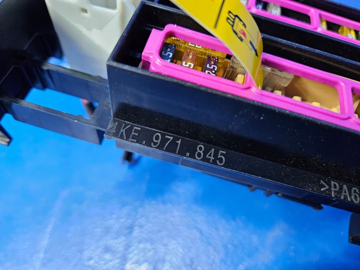 фото №8, Audi e-tron 50 55 органайзер колодок коробка запобіжників vw 645 4ke971845