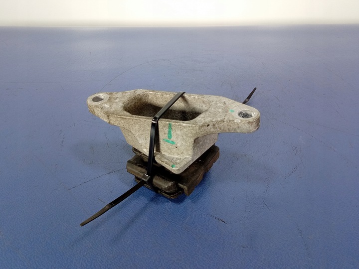 фото №3, Volvo s90 ii t6 2.0t 320km awd кронштейн рессора зад