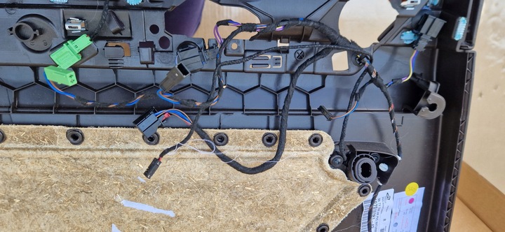 фото №7, Боковина двері passat b8 універсал шкіра зад праві оригінал захист колонки pod ролета