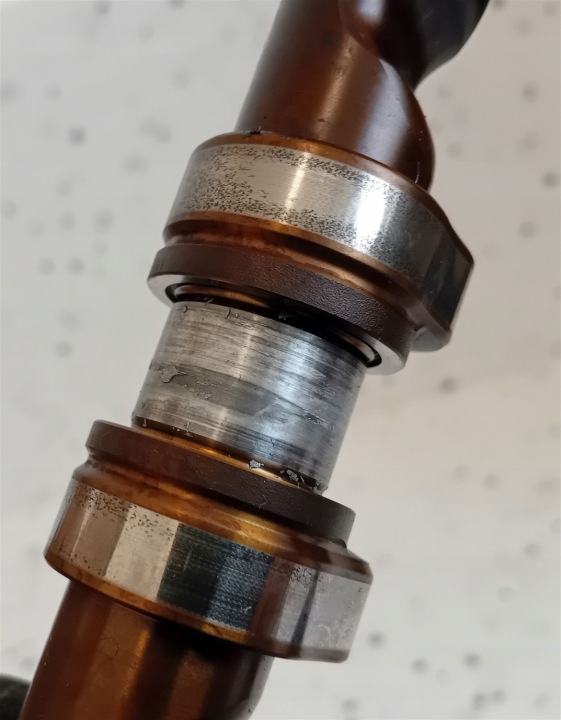 фото №8, Распределительный вал впускной vw golf v passat b6 audi a3 a4 a6 2.0 tfsi 06f109101b