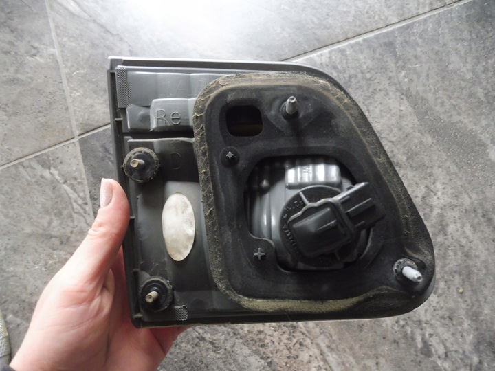 фото №9, Toyota avensis t27 d4d лампа w крышка багажника левая i правая