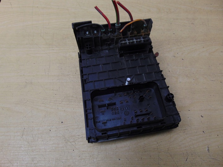 фото №7, Коробка запобіжників vw passat b6 1.9 tdi