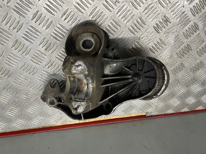 фото №6, Кронштейн подушка двигателя левая 4f0199351s audi a6 c6 2.4b v6 04-11