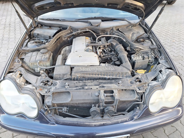 фото №13, Mercedes w203 c-klasa sedan 4d лампа зад правая