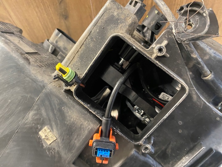 фото №15, Tesla s лампа правий перед ксенон 600591100b