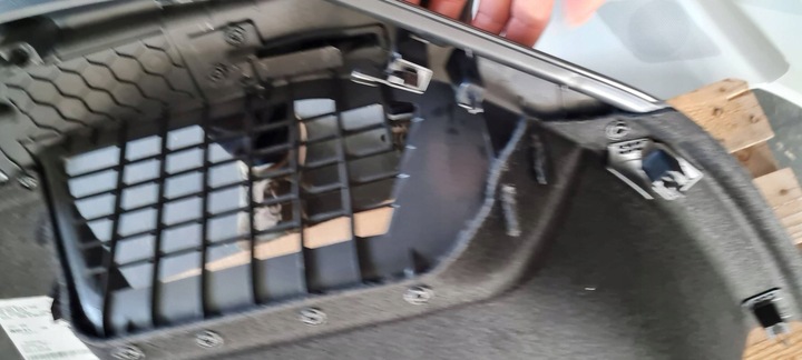 фото №10, Q3 83a боковина оббивка багажника ліва лівий зад 83a863879e