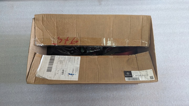 фото №12, M новый оригинальный kpl ремней безопасности mercedes c-klasa w205 красный