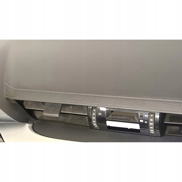 фото №2, Toyota hilux viii pickup _n1_ панель роздавальна