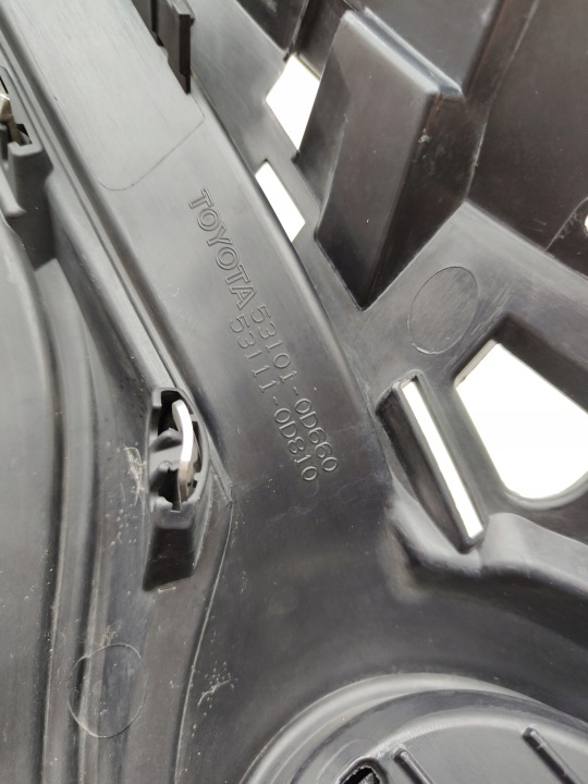 фото №10, Toyota yaris iii рестайлинг решётка радиатора перед передняя 53101-0d660