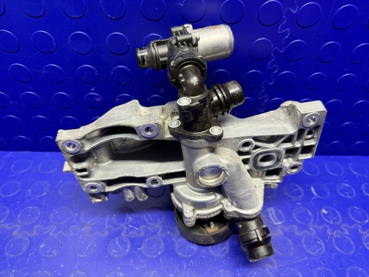фото №10, Водяна помпа  корпус термостата штуцер основний  8650988 bmw g20 2.0 b46 oem