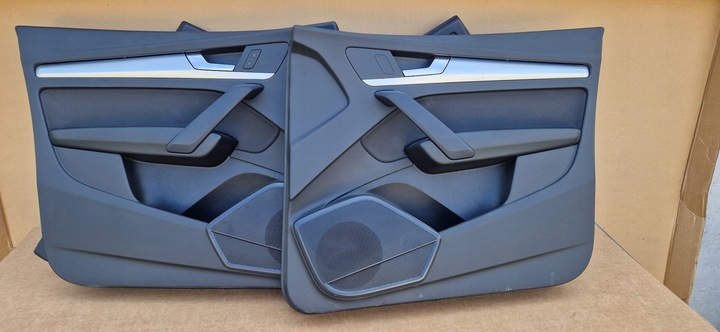 фото №1, Обшивки audi q3 материал+ кожа оригинал идеал