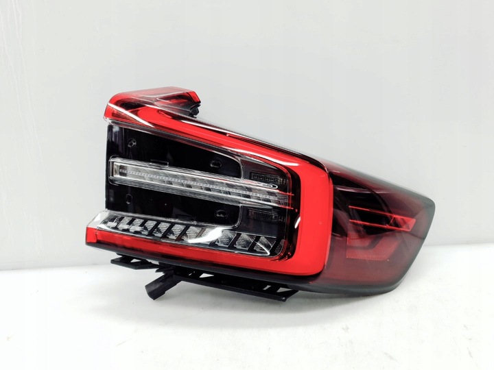 фото №1, Volvo c40 21r+ правая лампа зад led ory eu !!!