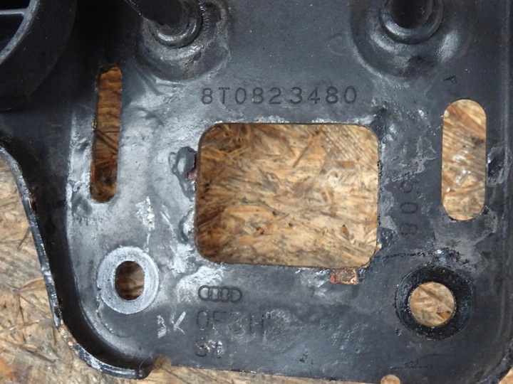 фото №13, Audi s5 a5 8t a4 b8 замок засов капота 8t0823480