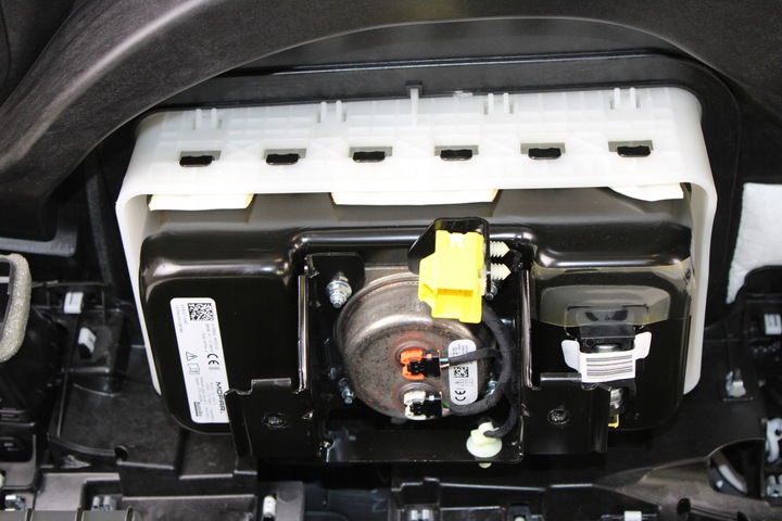 фото №11, Jeep grand cherokee wl 2022- консоль панель подушка пасажира