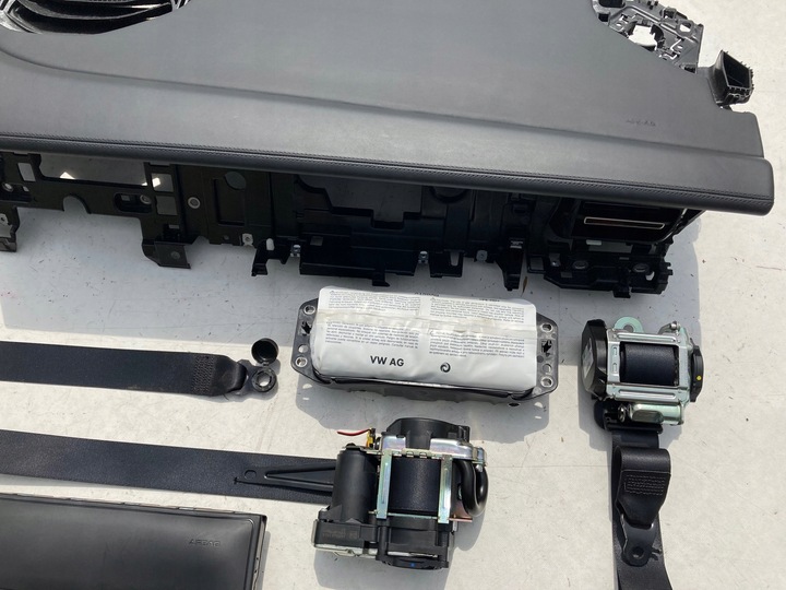 фото №7, Porsche taycan 9j1 панель консоль подушки ремені