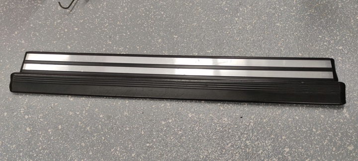 фото №1, Mercedes w210 накладка порога передня 2106800135