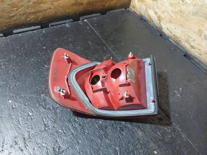 фото №9, Лампа задня ліва audi a6 c4 4a універсал 4a9945095