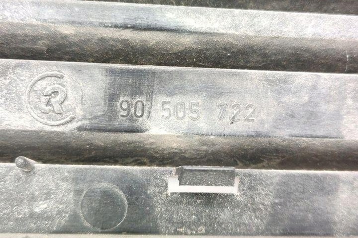 фото №11, Решітка радіатора opel vectra b estate 31_ 90505722 1.6l бензин 74kw 1998