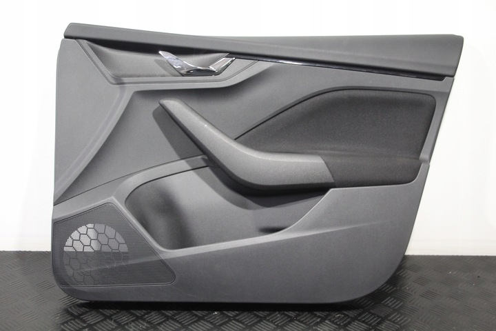 фото №1, Боковина обивка дверь правые перед skoda scala 657