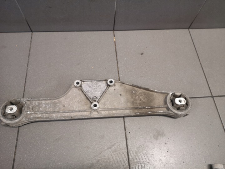 фото №1, Лапи кріплення моста audi a8 d2 4d0599285