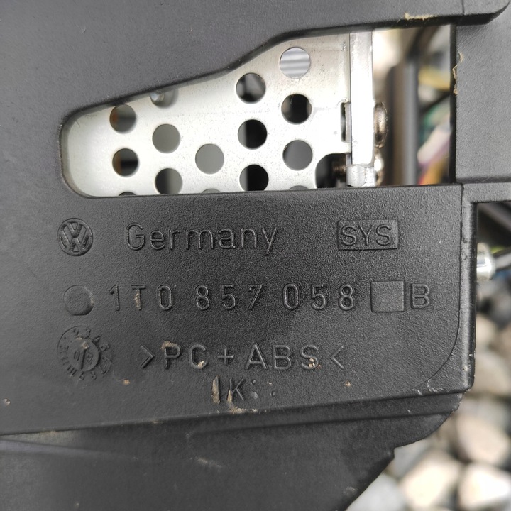 фото №10, Полка средняя карман радио vw caddy 1t0857058b