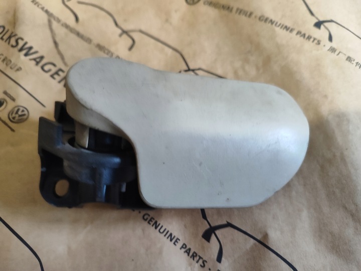 фото №8, Audi a6 c6 рычаг открывания капота 4f1823533c