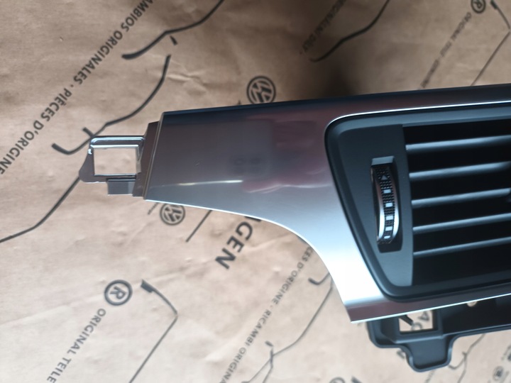 фото №12, Решётка воздуховод левая audi a6 c7 4g рестайлинг 4g1820901e хром идеальная 28km